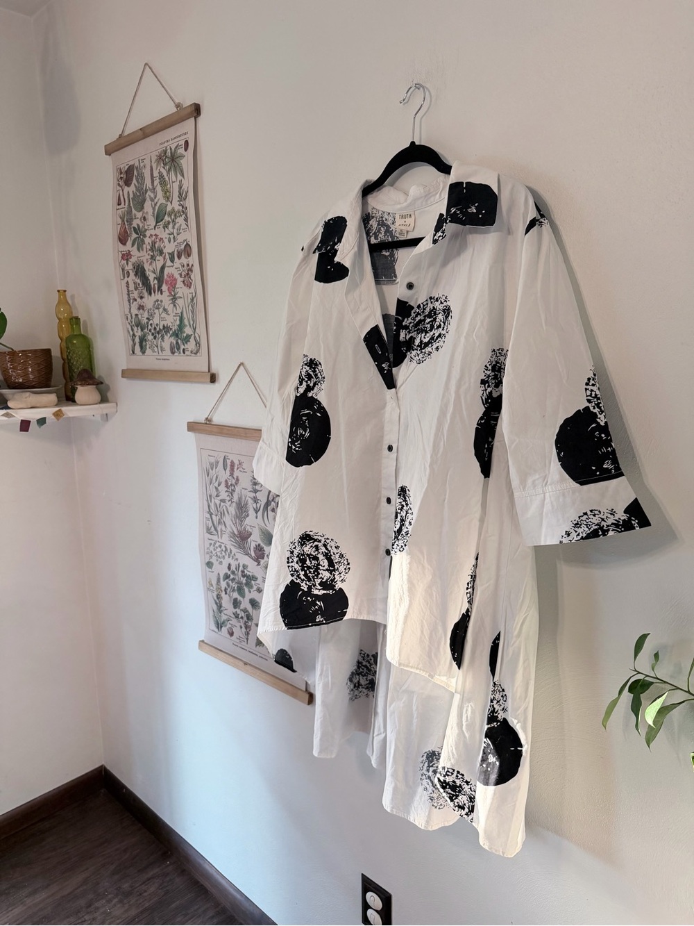 Truth + Style - XLarge - White Flowy Tunic with Black Dotted Print